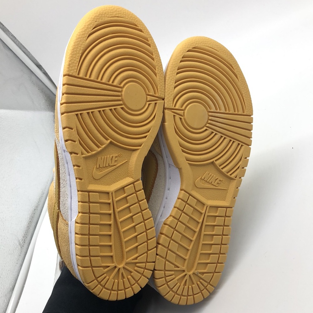Women’s Nike Dunk Low LX Yellow/White DV7411-200 USED Size 6 - Picture 10 of 13
